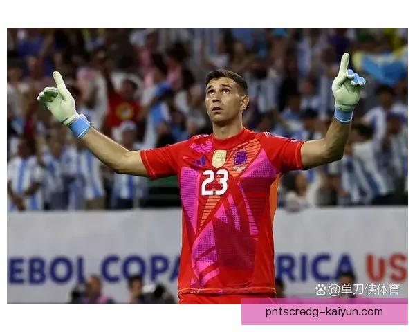 马丁内斯门线技术展现出稳健状态，成为球队后防稳定的重要保障