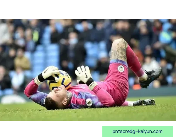 埃德森本赛季在曼城表现稳健，持续提升球队后场出球能力